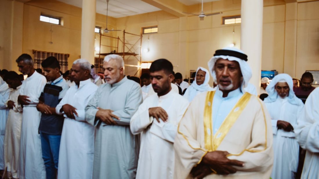أقصى مدن العراق.. صور من صلاة العيد بجامع الراشد الأقدم في الفاو