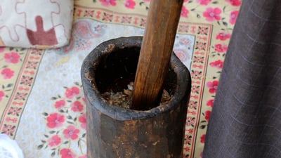 صور: “مدگوگة” عفج.. حلوى الديوانية المفضلة مع وصول أيام الشتاء (صور)