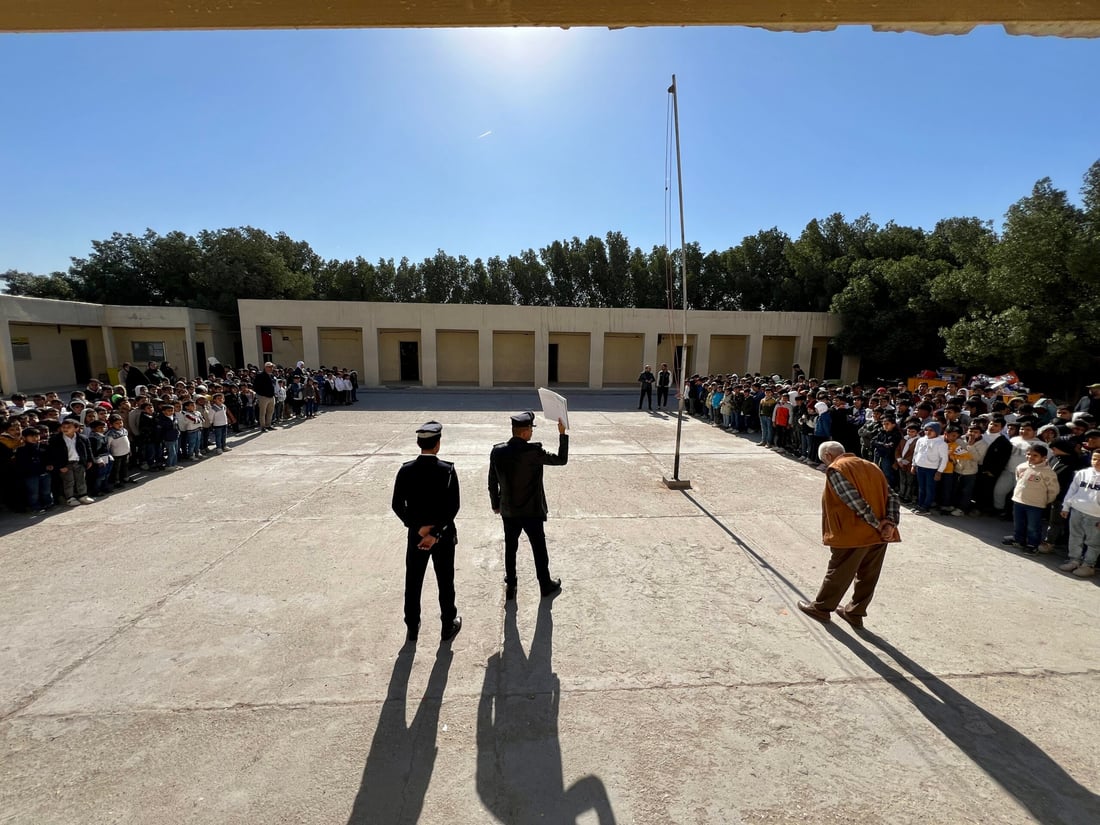 صور: ضباط مرور في مدارس الزبير وسفوان لتدريب المعلمين على السلامة المرورية