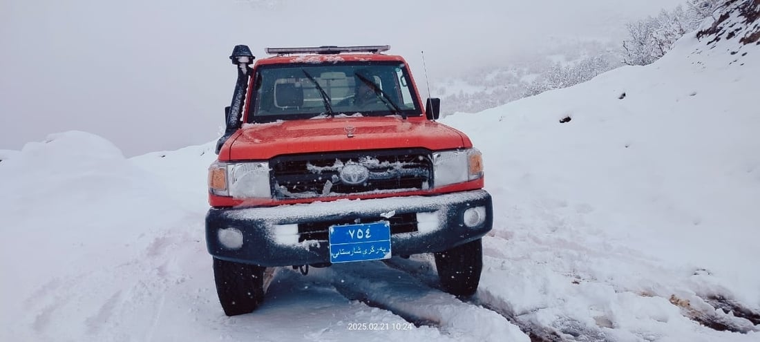 چەند پێشمەرگەیەک و ژمارەیەک هاوڵاتی لەناو بەفر رزگار کران