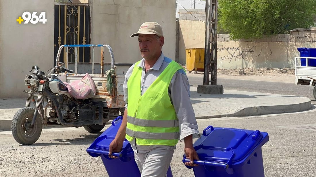 ماذا نفعل أكثر حتى لا ترموا النفايات؟.. سفوان توزع حاوية وأكياساً لكل عائلة (صور)