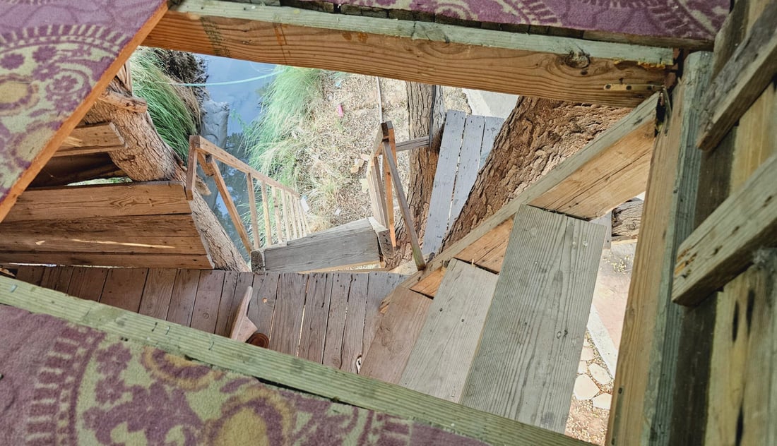 20 صورة.. ضابط عراقي يبني منزلاً فوق شجرة في غماس يكفي 10 أشخاص