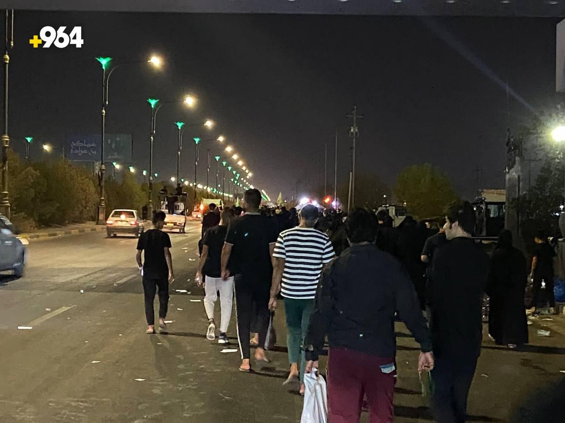 صور من البصرة الآن: حشود المعزين تتجه إلى مسجد خطوة الإمام علي في الزبير
