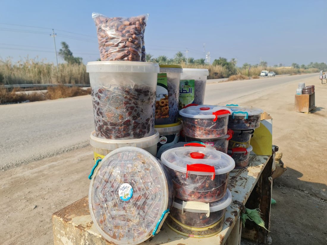 صور: حلانات التمر على طول الطريق بين السماوة والرميثة.. الشكّر أولاً