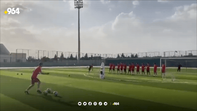 راهێنەرێک بە شێوەیەکی جیاواز مەشق بە تیپەکەی دەکات