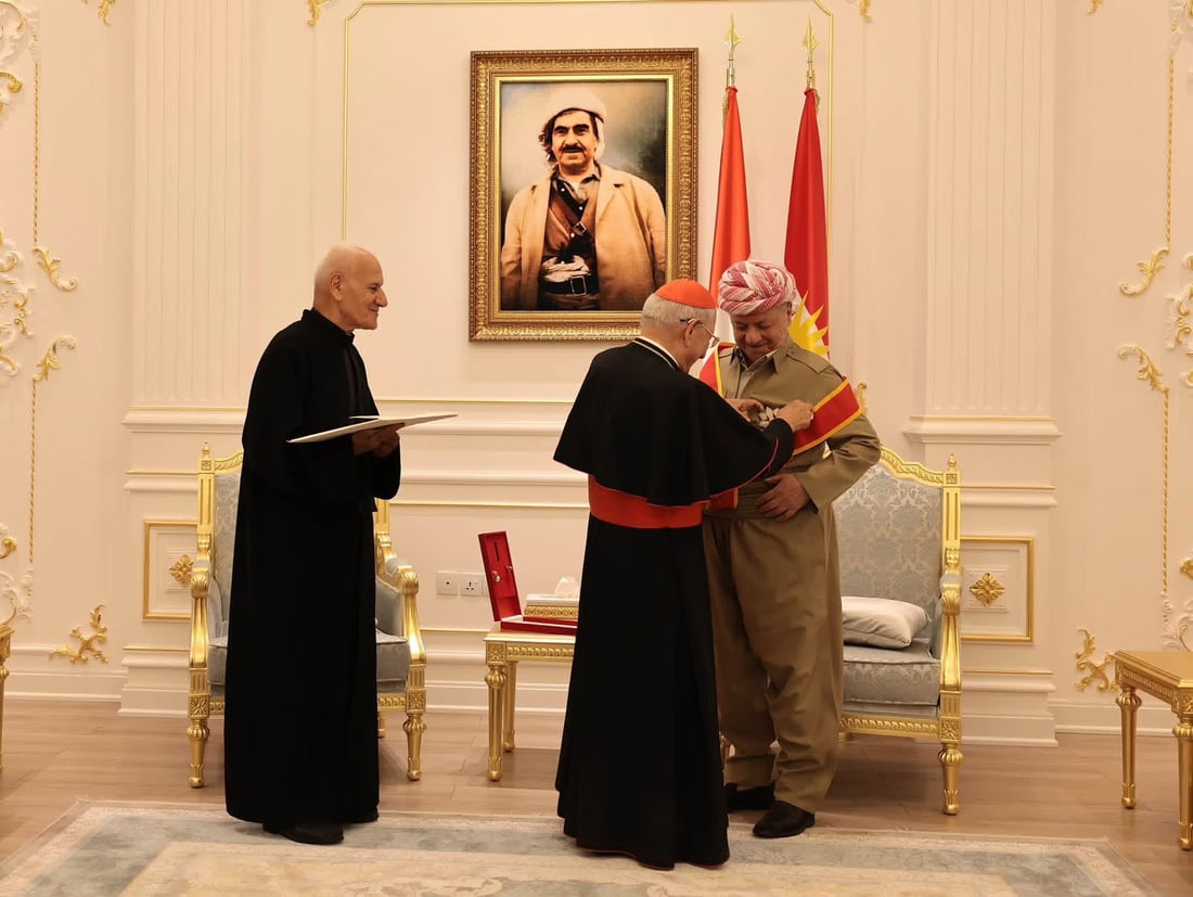 صور: بابا الفاتيكان يكرم البارزاني بوسام رفيع