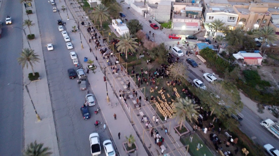 350 متراً من الكرم.. تكريت تجمع ألفي صائم على أطول مائدة إفطار