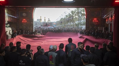 صور من صحن الإمام العباس بعد ركضة طويريج.. حملة تنظيف وإعادة ترتيب المحتويات