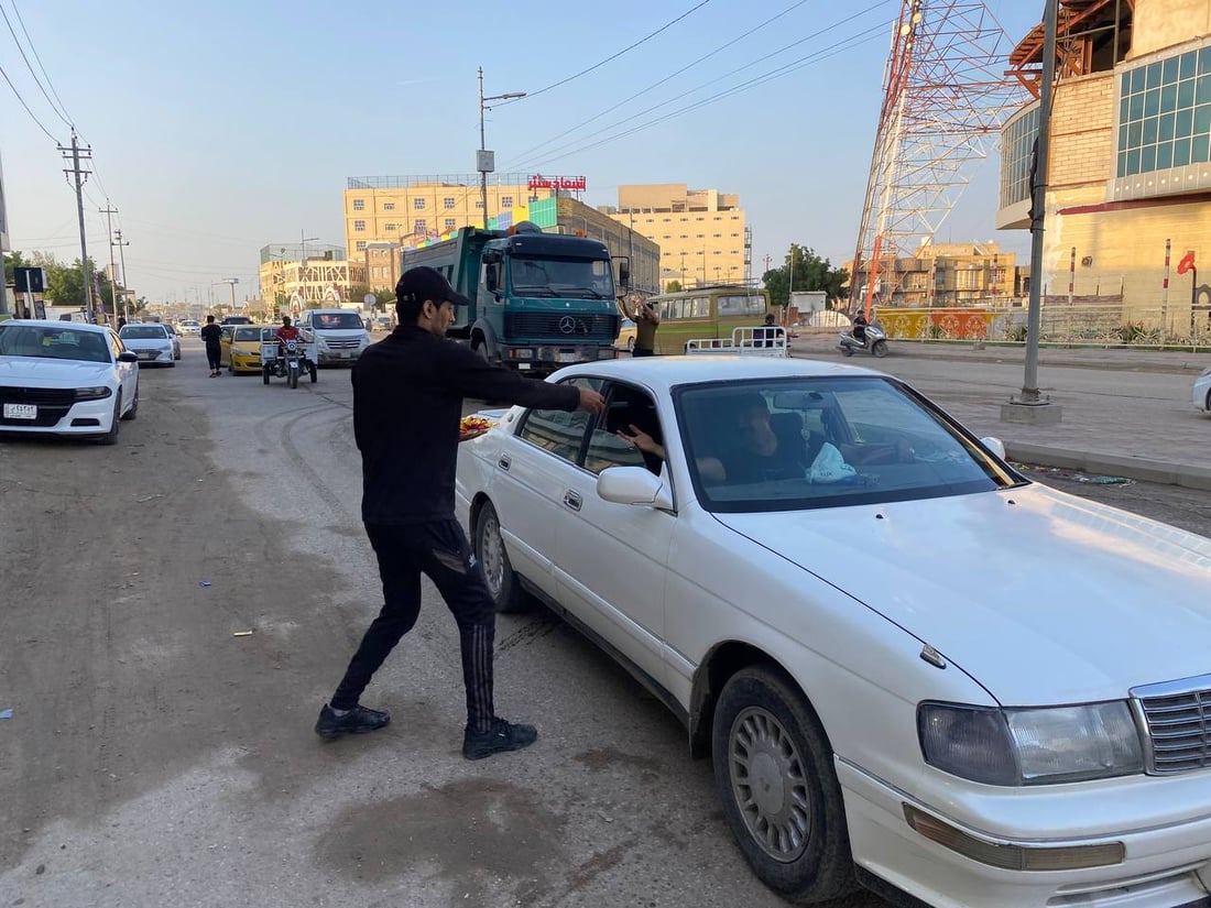 صور: حلوى وعصائر وأناشيد.. الاحتفال بمولد الإمام المهدي متواصل في الناصرية