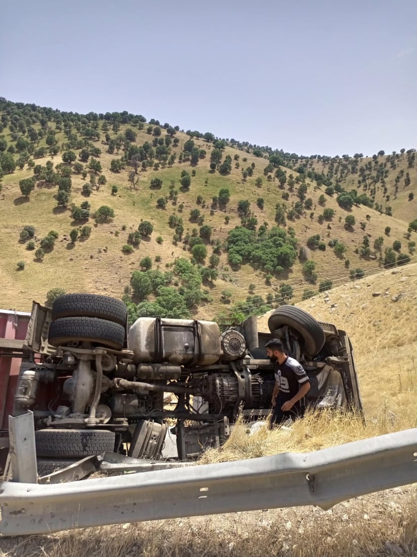 بارهەڵگرێک وەرگەڕا و شۆفێرەکەی گیانی لەدەست دا