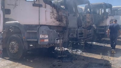 ئاگرى پووش و په‌ڵاش 4 ئۆتۆمبێلی میكسه‌رى له‌ گه‌زنه‌ سووتاند