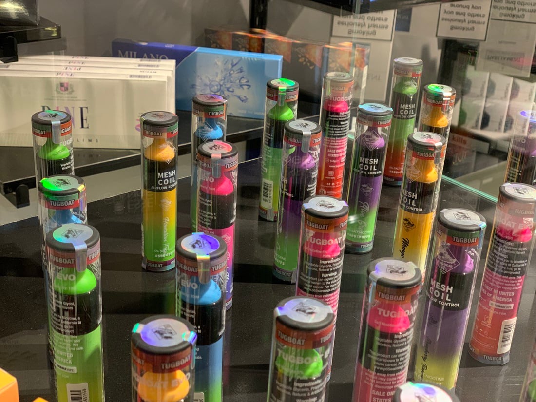 مدخنو السكائر يواصلون هجرتهم إلى “الڤيب”.. والمضار المفترضة لا تزال مجهولة