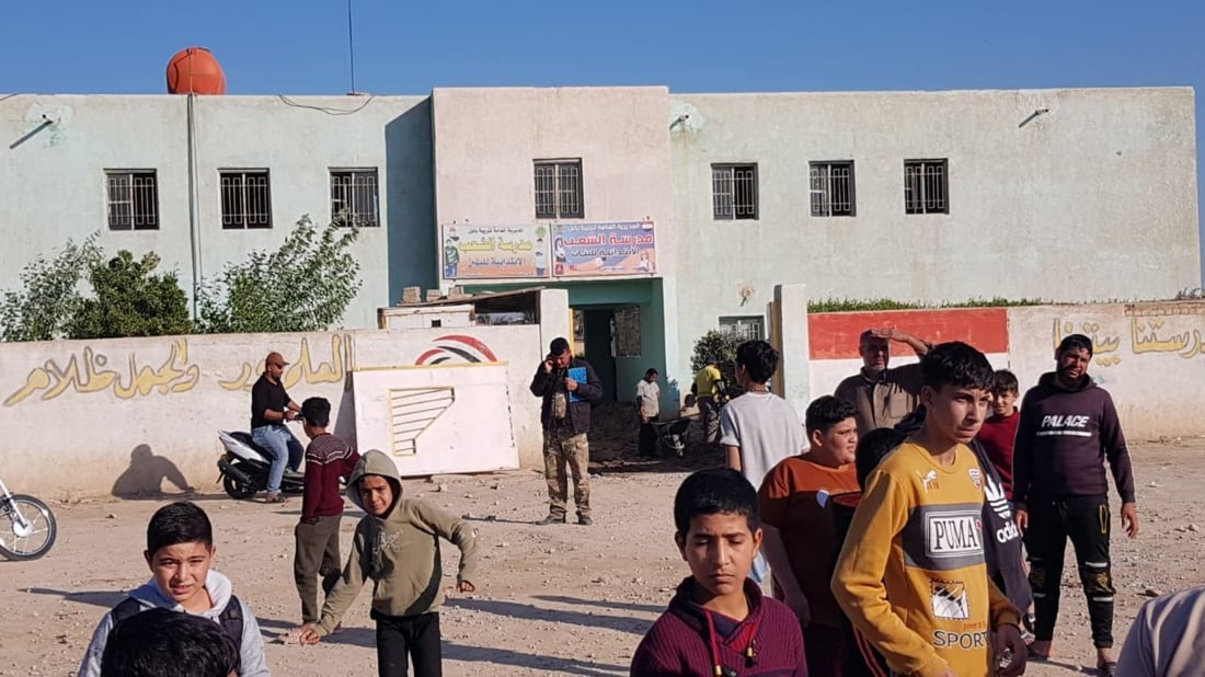 أهالي المسيب: نقوم بتدريس اولادنا.. ومستحيل ان نعوض دور الكادر التربوي