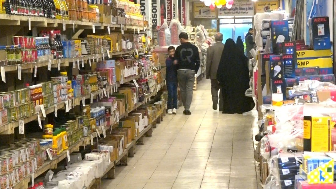 صور من أسواق المسيب قبيل رمضان.. السيدات منشغلات بتحضير الخلطات و”بهارات الجدر”