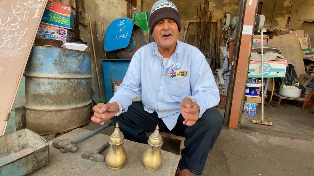 صور: “دكان جعفر” آخر محل ينتج الدلال في سوق الصفافير بالناصرية