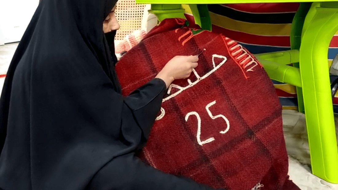 صور: خياطات من “الخضر” في المثنى نفذن “دوشمة” باص خليجي 25