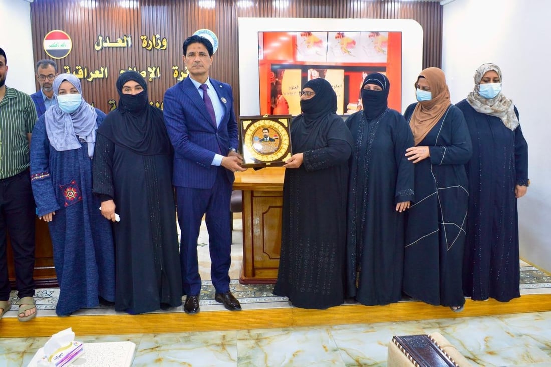 6 سجناء في الحوت حصلوا على إعفاء عام بالمتوسطة والإدارة كرمتهم