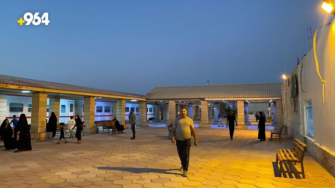 قطار البصرة يجمد خط بغداد.. الرحلات مفتوحة إلى كربلاء حتى انتهاء الزيارة (صور)