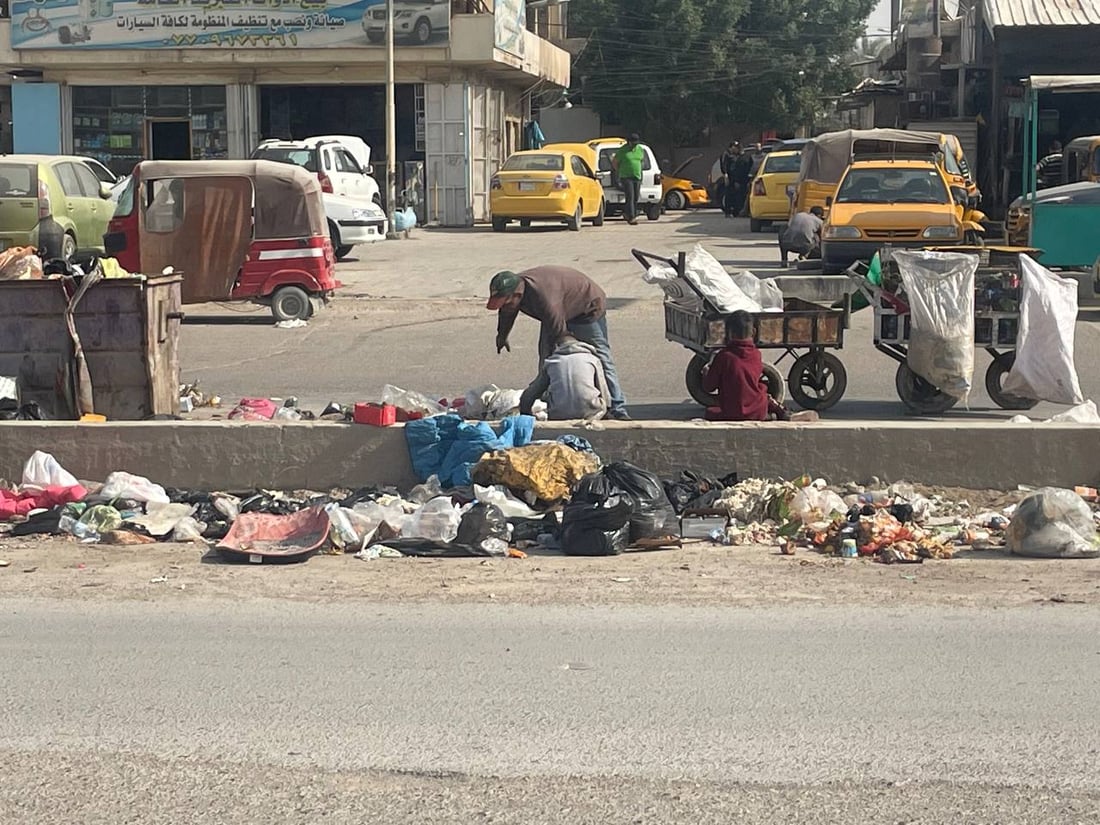 خلف السدة: عائلة من 8 أفراد تعيش على القمامة.. “لا سبيل آخر للرزق”