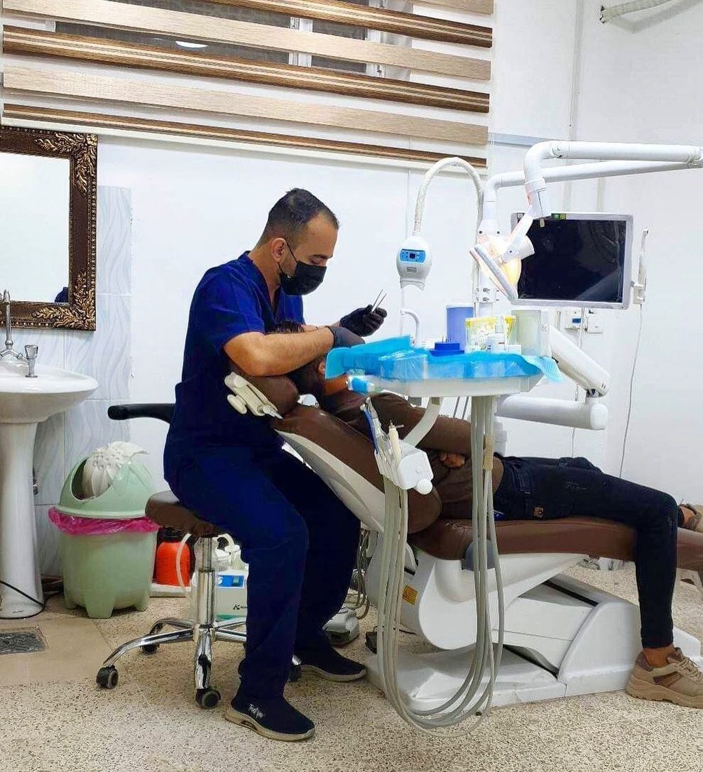 حديثة: طبيب وحلاق ومكتب قرطاسية يستقبلون الأيتام مجاناً في رمضان (صور)