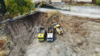 زیاتر 100 گەڵابە پاشماوە لە سەرچاوەی ئاوی بێستانسوور فڕێدرا