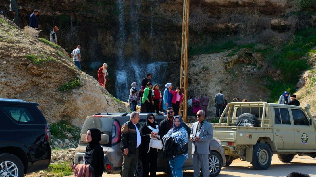 صور: 300 سائح يتنقلون بين شلالات البغدادي ونواعير هيت ومتحف الحاج حمدي