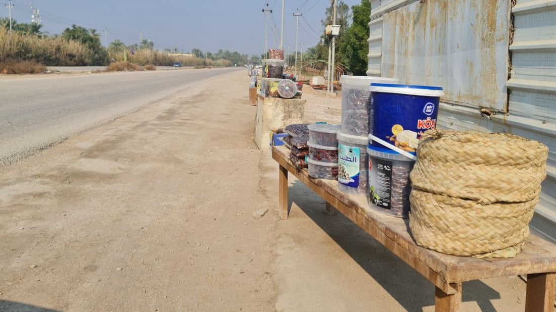 صور: حلانات التمر على طول الطريق بين السماوة والرميثة.. الشكّر أولاً
