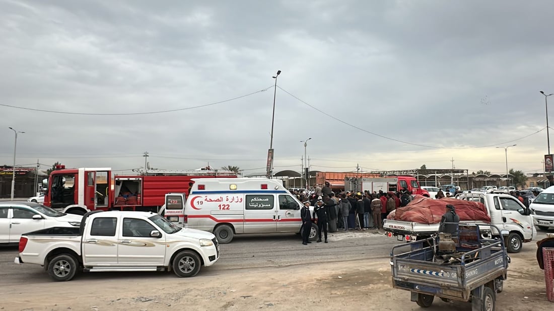 الدفاع المدني في النجف ينقذ 5 أشخاص حاصرتهم النيران داخل مركبة (صور)