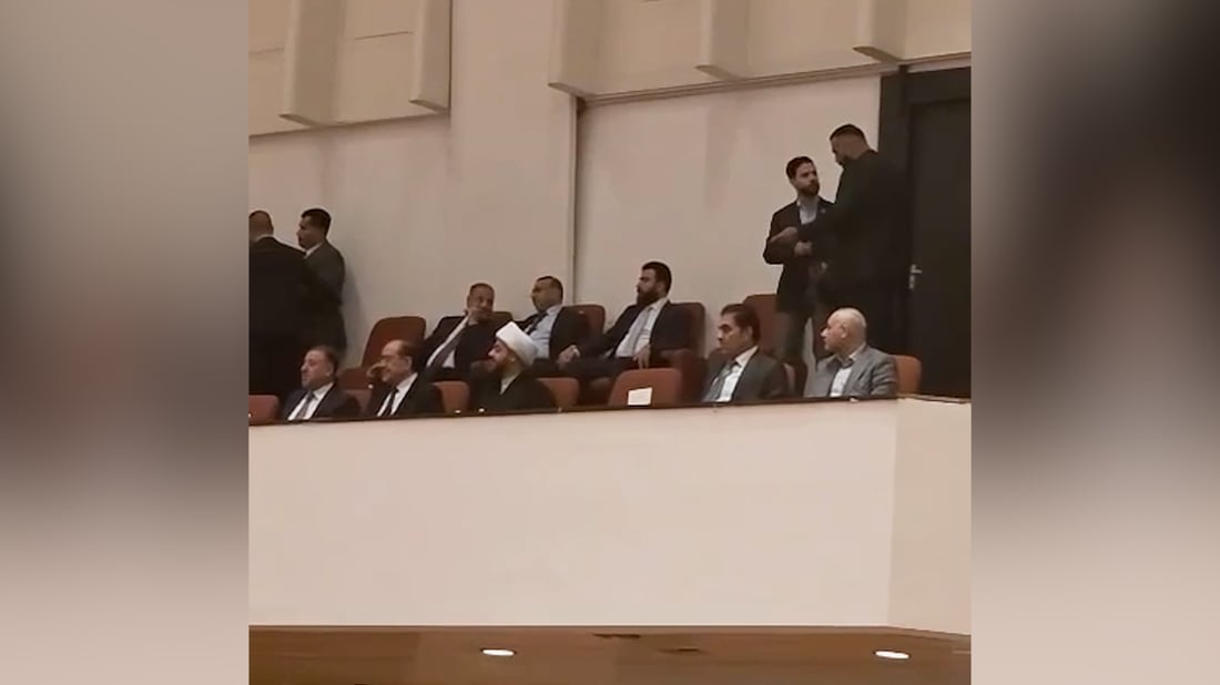 الزعماء صعدوا إلى الطابق الثاني.. الزيدي سيعلن خطته الآن (فيديو)