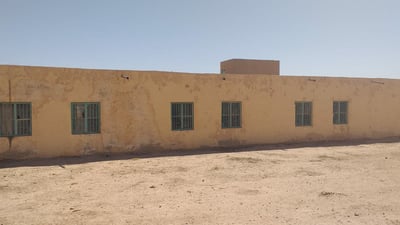 هيت: دعوات لهدم مدرسة للبنات من عهد البكر (صور)