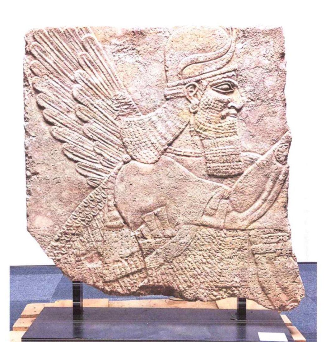 السفير الصدر يعيد إلى العراق “الجني الآشوري المجنح” (صور)