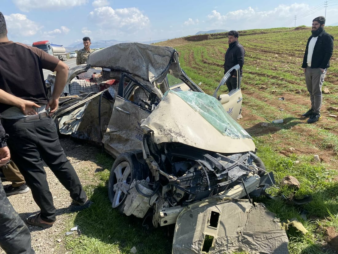 بارهەڵگرێک و تەکسییەک پێکیاندادا؛ دوو کەس گیانیان لەدەستدا