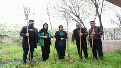 خاوەن مۆلیدەیەک 13 نەمامی بۆ باخچەیەکی منداڵان دابینکرد