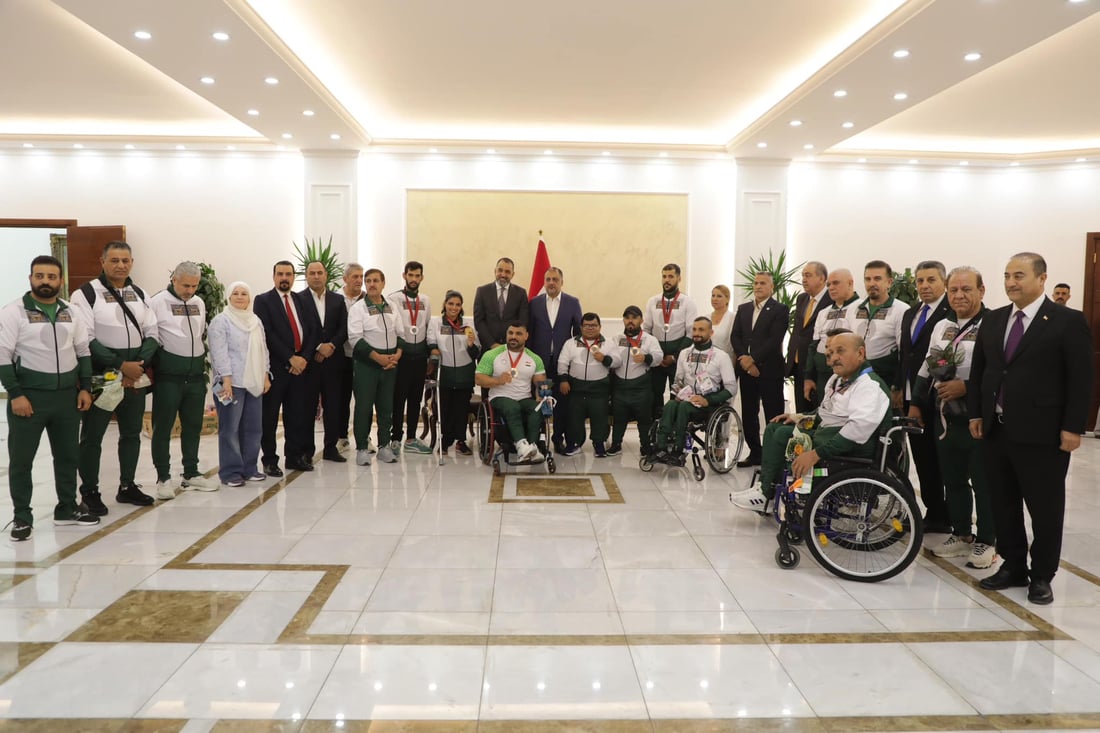 صور: الوزير يستقبل البطلة نجلة عماد والوفد العراقي في مطار بغداد