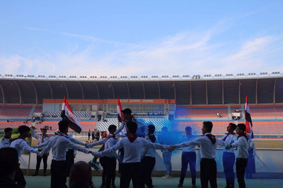 صور من الكوت.. 215 مدرسة تحتفل بالجيش والشرطة بعروض من الفرق الكشفية