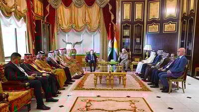البارزاني يستقبل وفداً من شيوخ العشائر في مصيف صلاح الدين