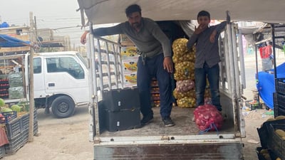 حي العامل: باعة سوق 84 يتعهدون بتنظيف الشارع الجديد مقابل عودتهم إلى “البسطات”