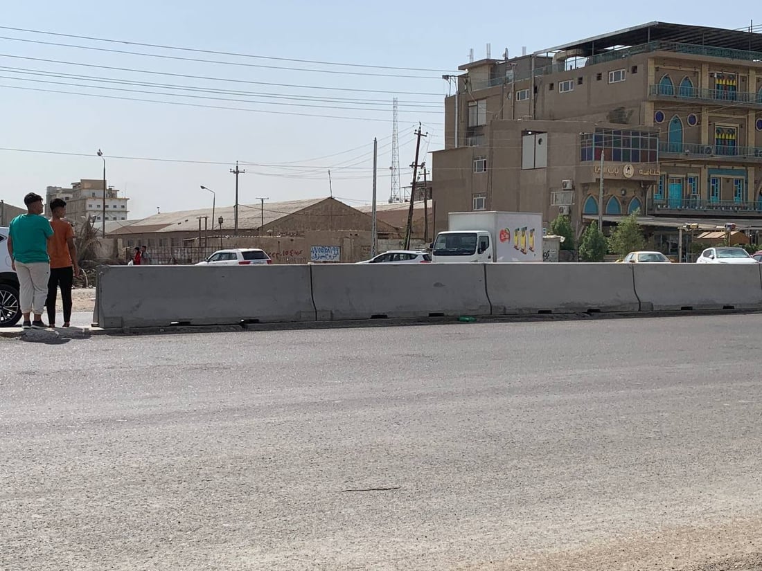 صور: جدل في عويريج بعد نقل جسر المشاة إلى موقعه الجديد أمام مخابز باب الآغا