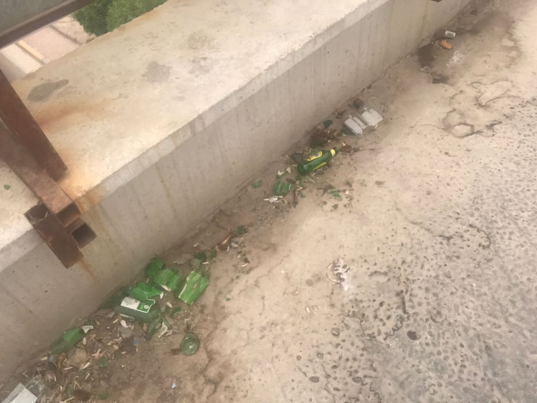 قناني مكسرة ورائحة كحول.. سهرات “أهل المزاج” على جسر السيدية تُخرجه عن الخدمة!