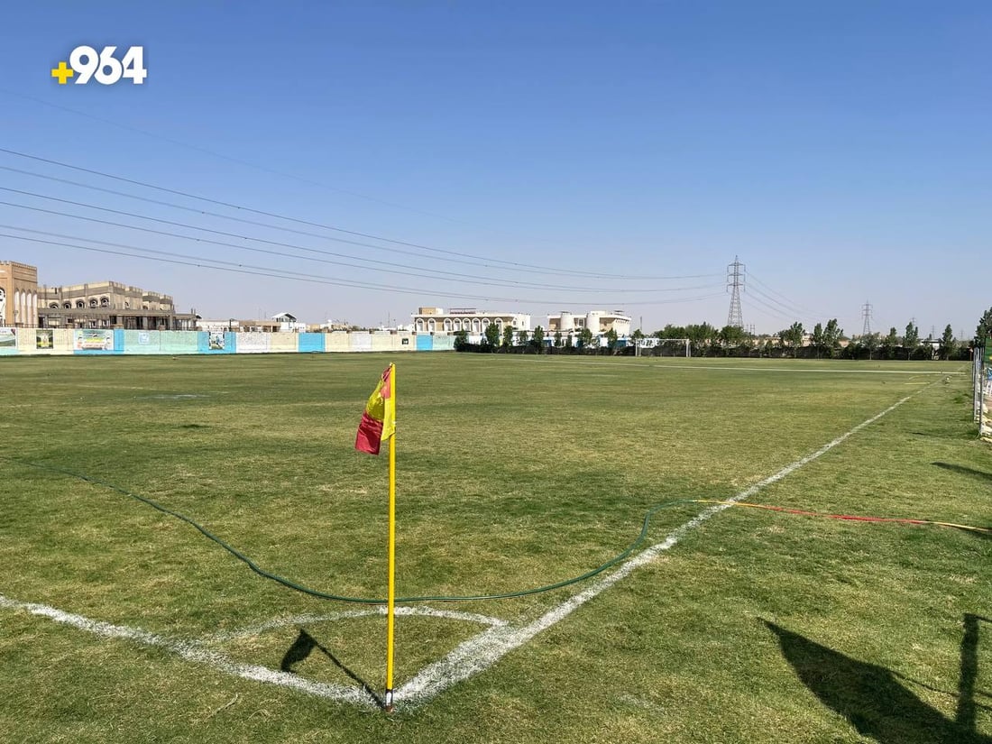 صور “قبل وبعد” لمحيط جامعة الكوفة.. شاب يحول “المزبلة” الى ملاعب ومساحات خضراء