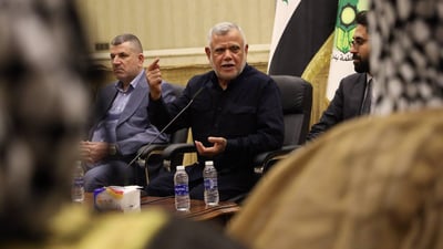 العامري لشيوخ البصرة: العراق حكومة وشعباً وسياسيين مع إيران (صور)