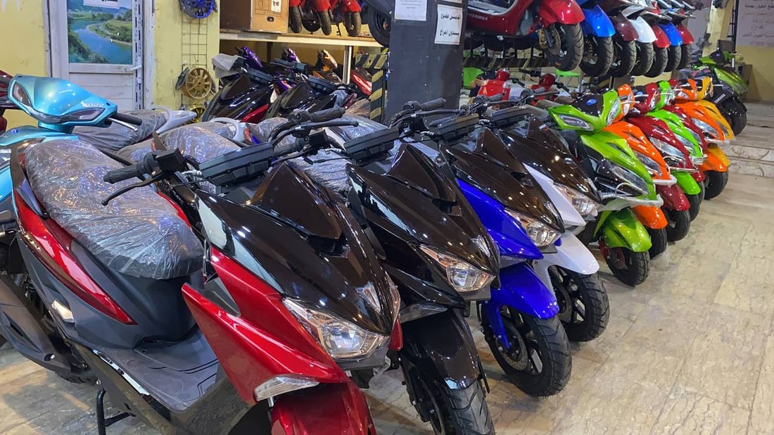 سريعة وبلا لوحات.. “الذبانة” النارية الأكثر رواجاً بين شباب الناصرية (صور)