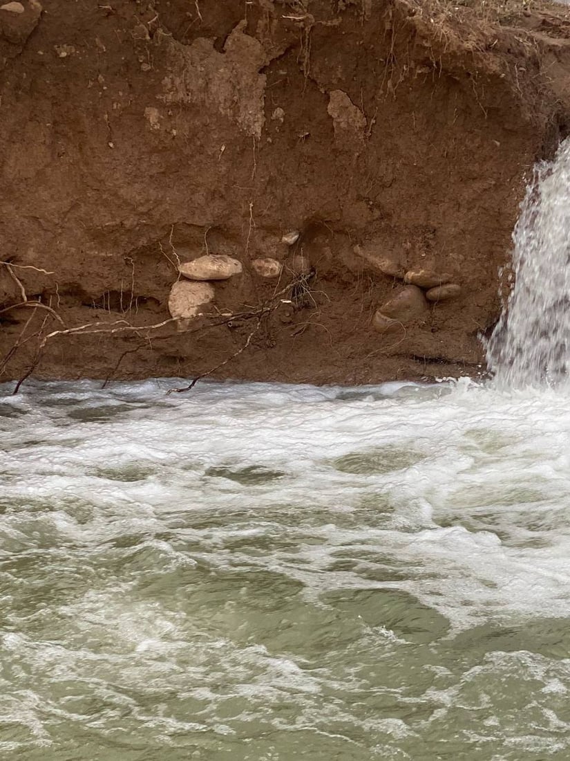 السيول الغزيرة شقّت نهراً وكشفت القبور القديمة شمالي دهوك (فيديو)