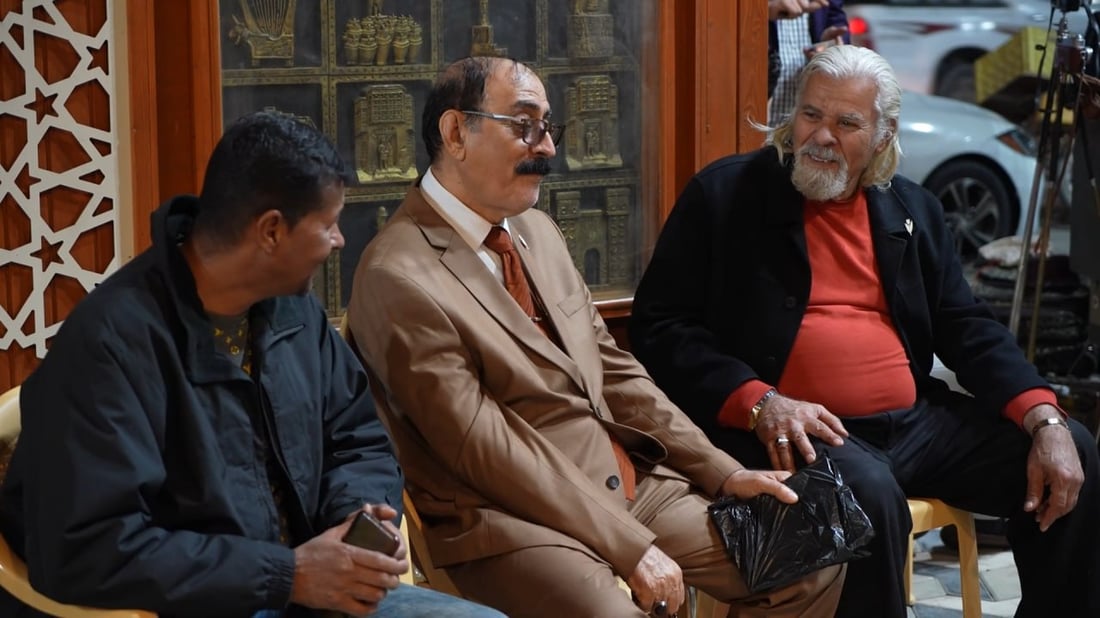 فيديو: قراء البصرة يبحثون عن طبعات قديمة لكافكا وديستوفسكي.. ومحمد خضير “حاسم”