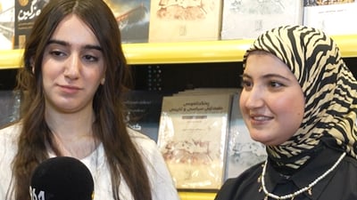 964 لە پێشەنگای کتێبەوە پرسیار دەکات و خەڵات دەبەخشێت