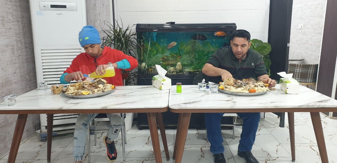 المطعم يتحدى الزبائن.. اذا أكملتم قصعة الباجة تفوزون بمليون دينار!