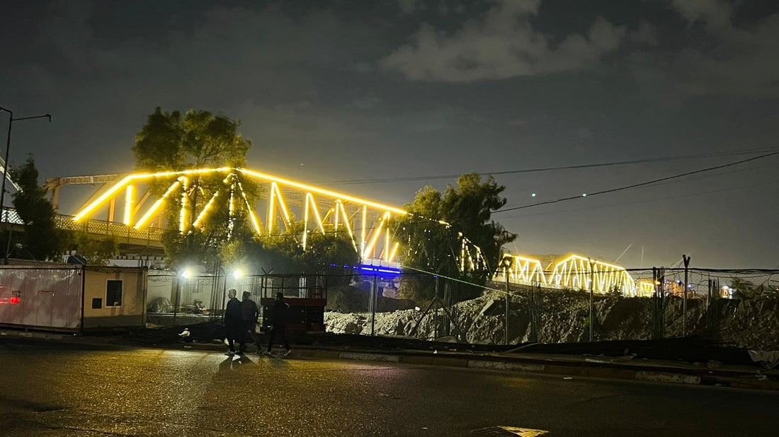 جهة الأعظمية من جسر الصرافية مظلمة.. والإنارة على جانب شارع حيفا فقط (صور)