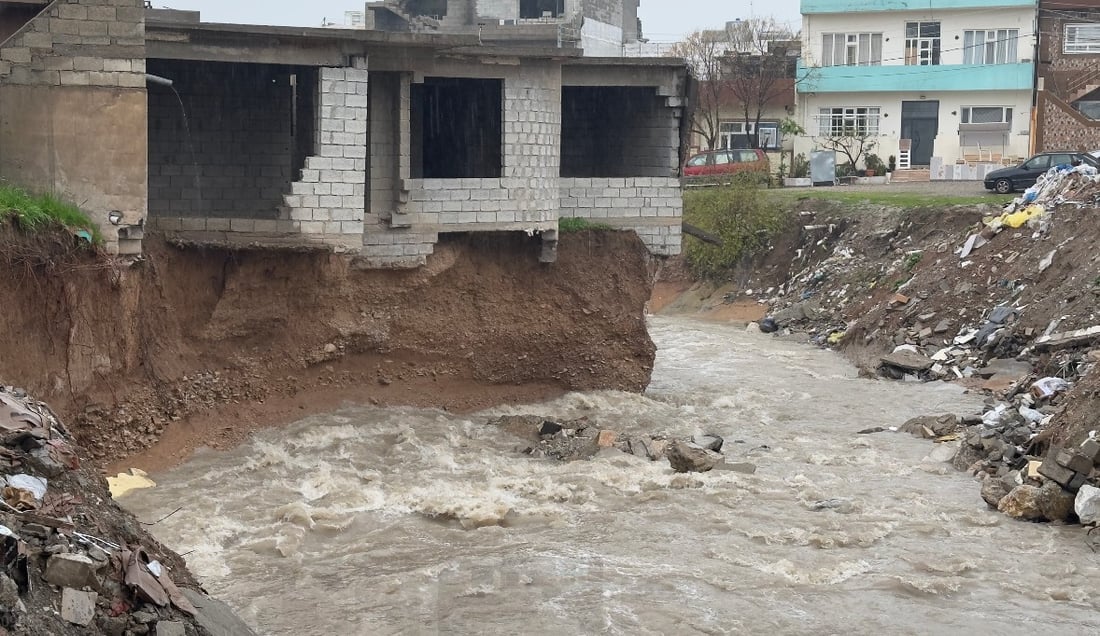 باراناو وا خەریکە پێ بە خانوویەکی هەیکەل لێژ دەکات