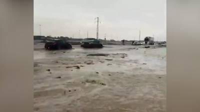 السيول تقطع طريق بغداد الموصل وتيار جارف في تل عبطة (فيديو)