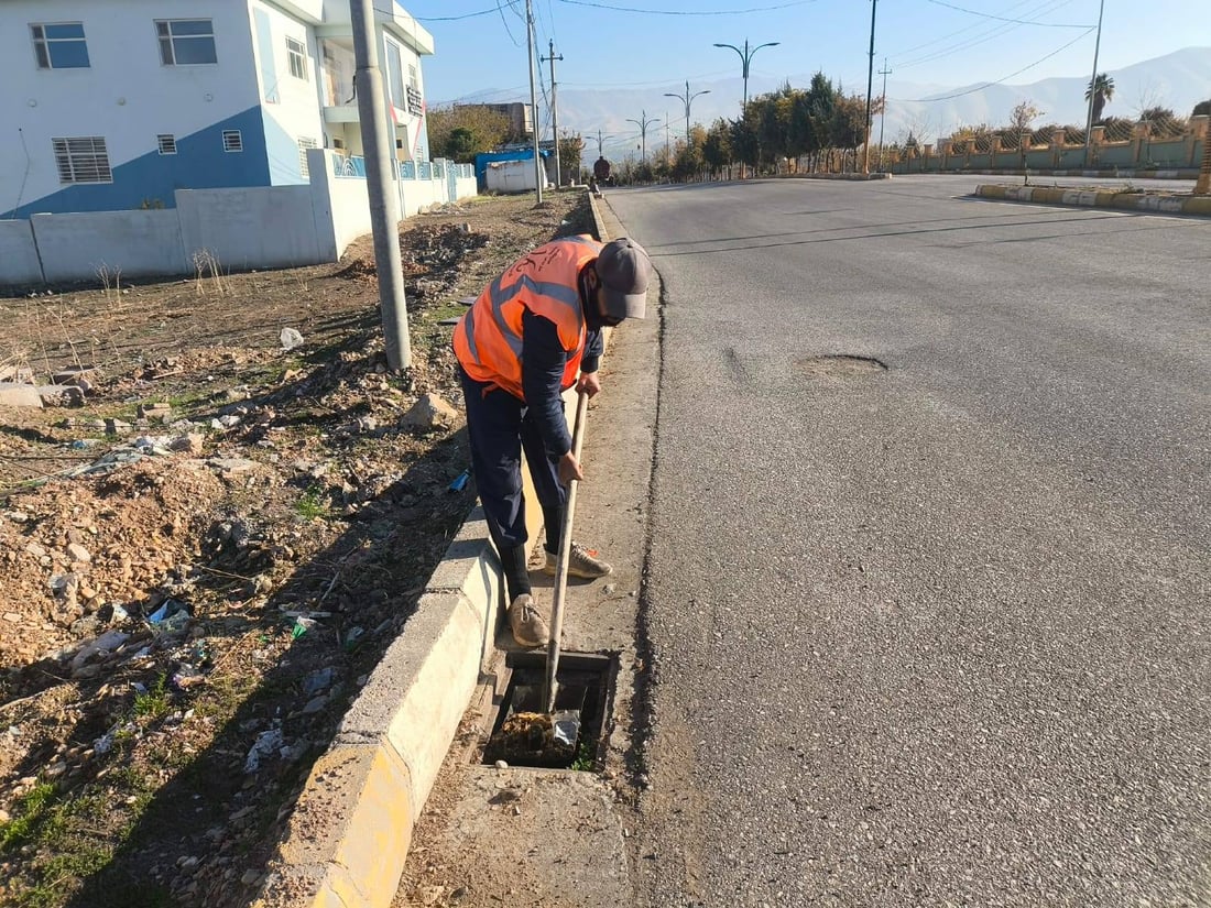 مەنهۆڵ و ئاوەڕۆکانی هەڵەبجە پاککرانەوە